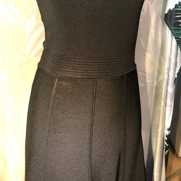 Feminine black dress - Picture 5 of 8